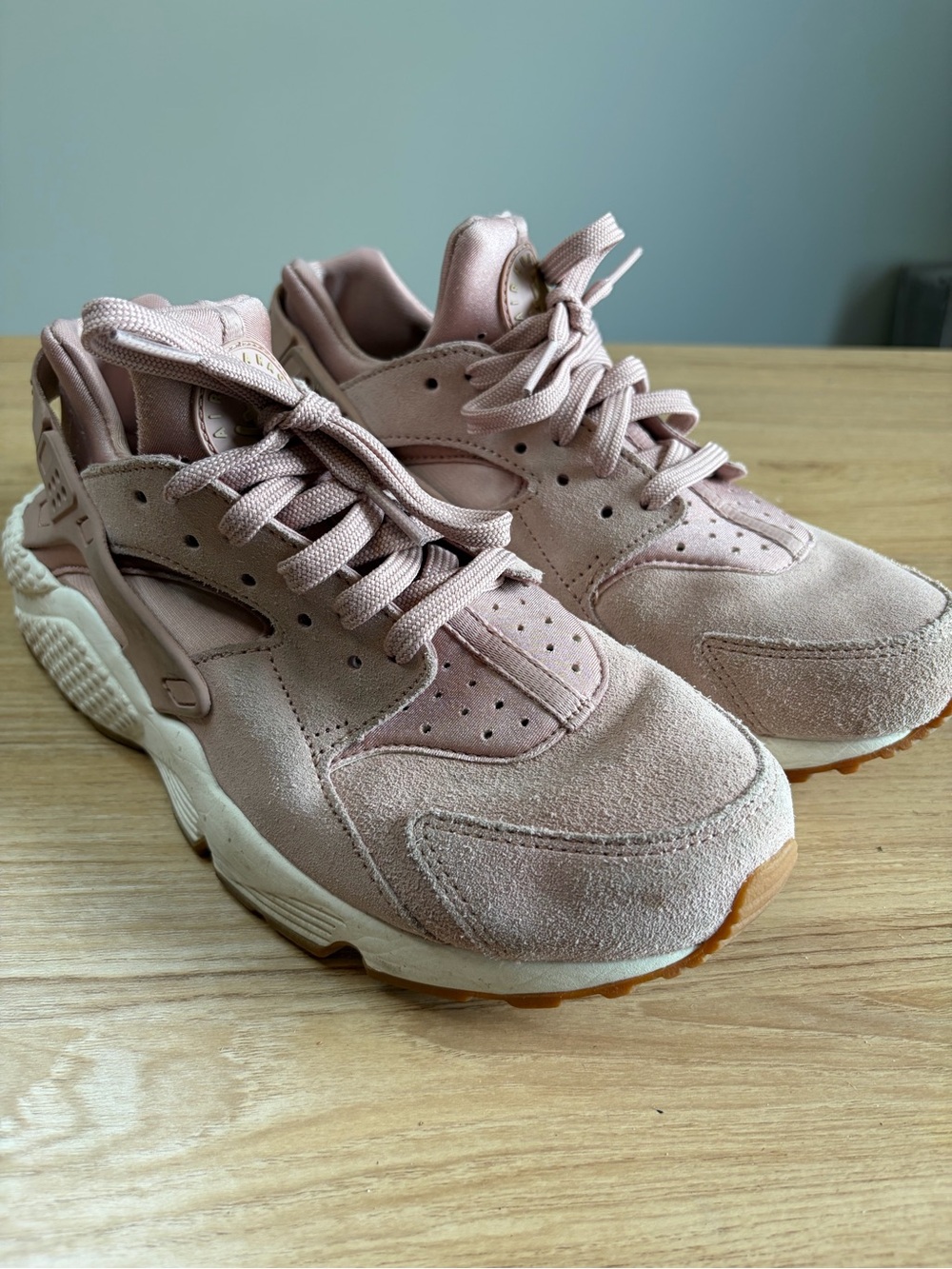 Nike Air Huarache Suede Womens Sneakers Size 9 Dusty Pink Rose Gum Sole
